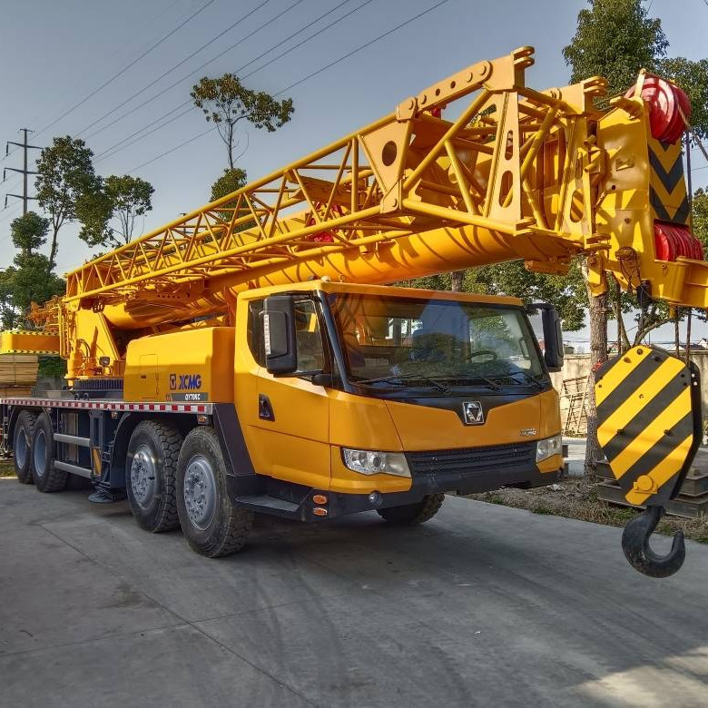 350 KN.m 重作業用 XCM QY70KC トラッククレーンで使用されるノーマルリフティングモメント