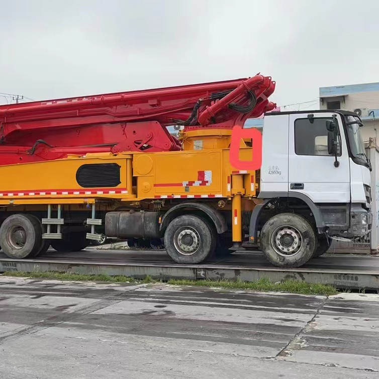 37M コンクリートポンプトラック ベンズ・ヴォル・シャシー HOWO ティッパートラック 25t 40t 6x4 8x4タイプ